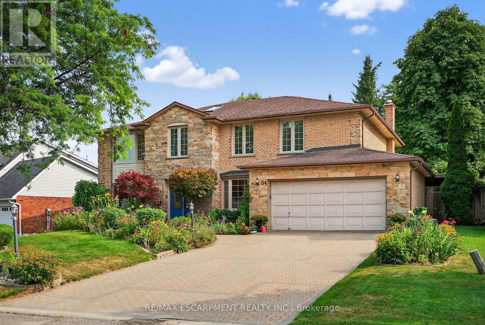64 Summerdale Pl, Hamilton, ON L9G 3Z7