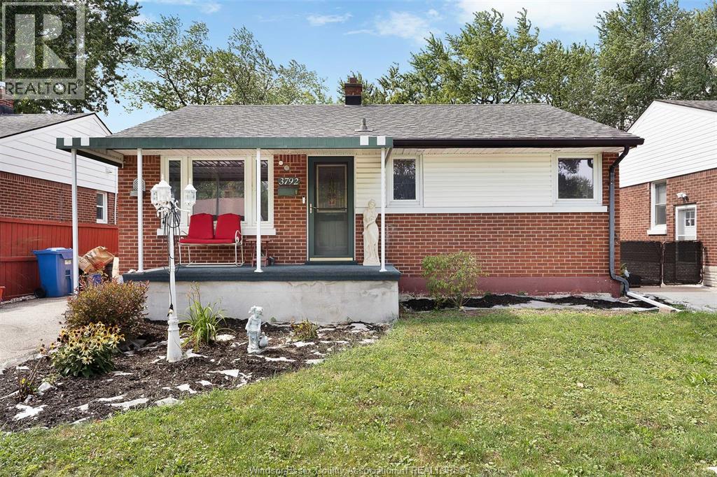 3792 Birch St, Windsor, ON N9C 1Z3
