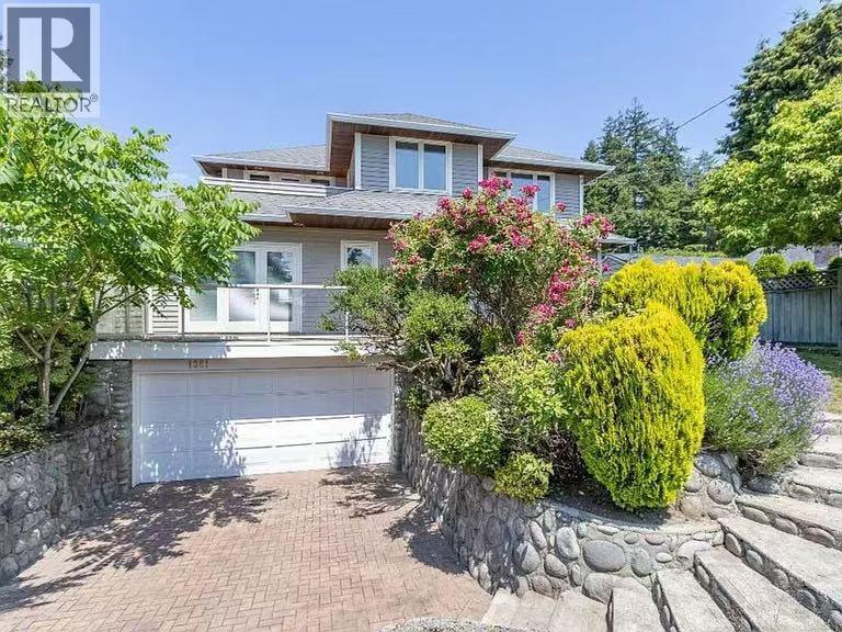 1361 Inglewood Ave, West Vancouver, BC V7T 1Y8