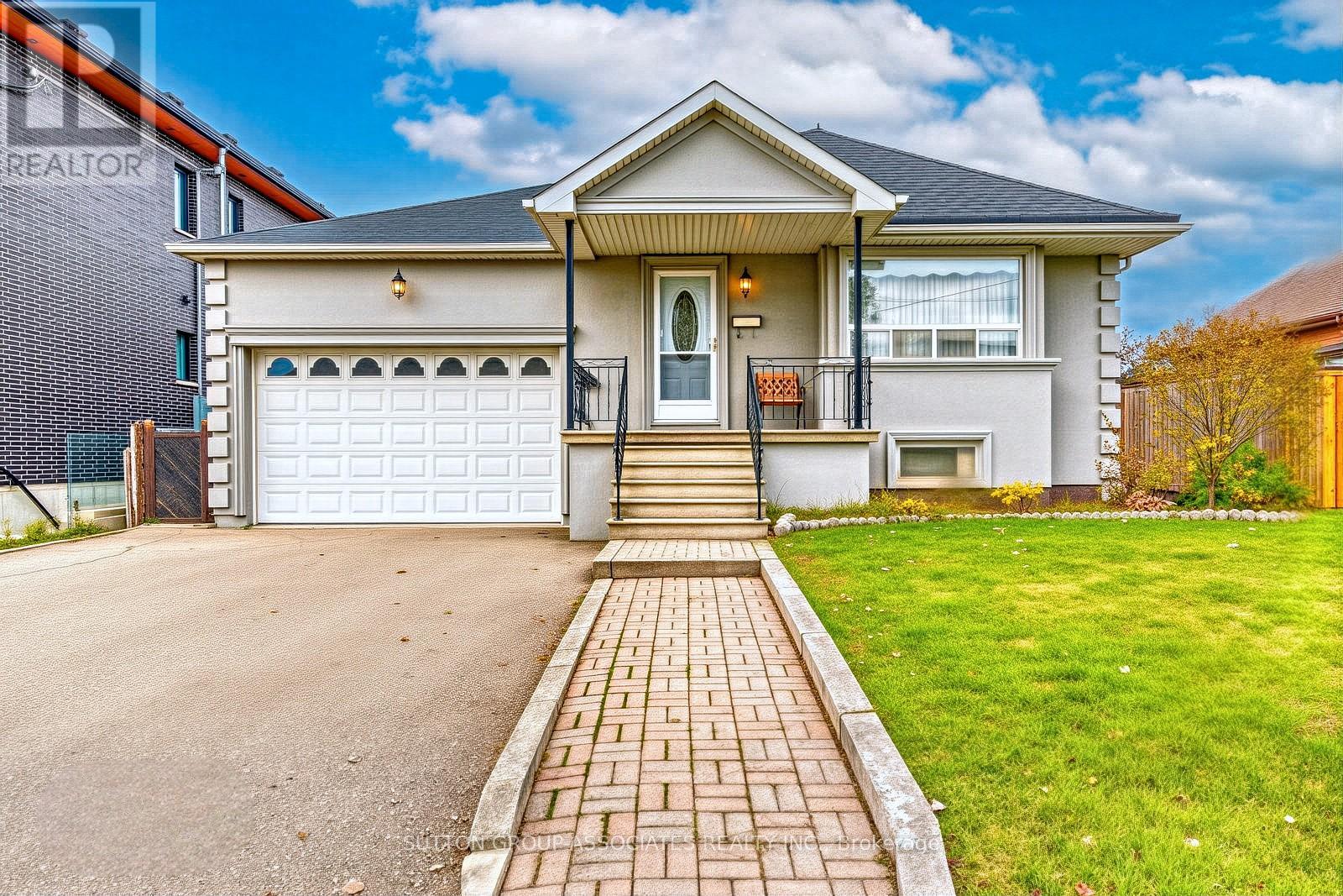 136 Anthony Rd, Toronto Downsview-roding-cfb, ON M3K 1B6