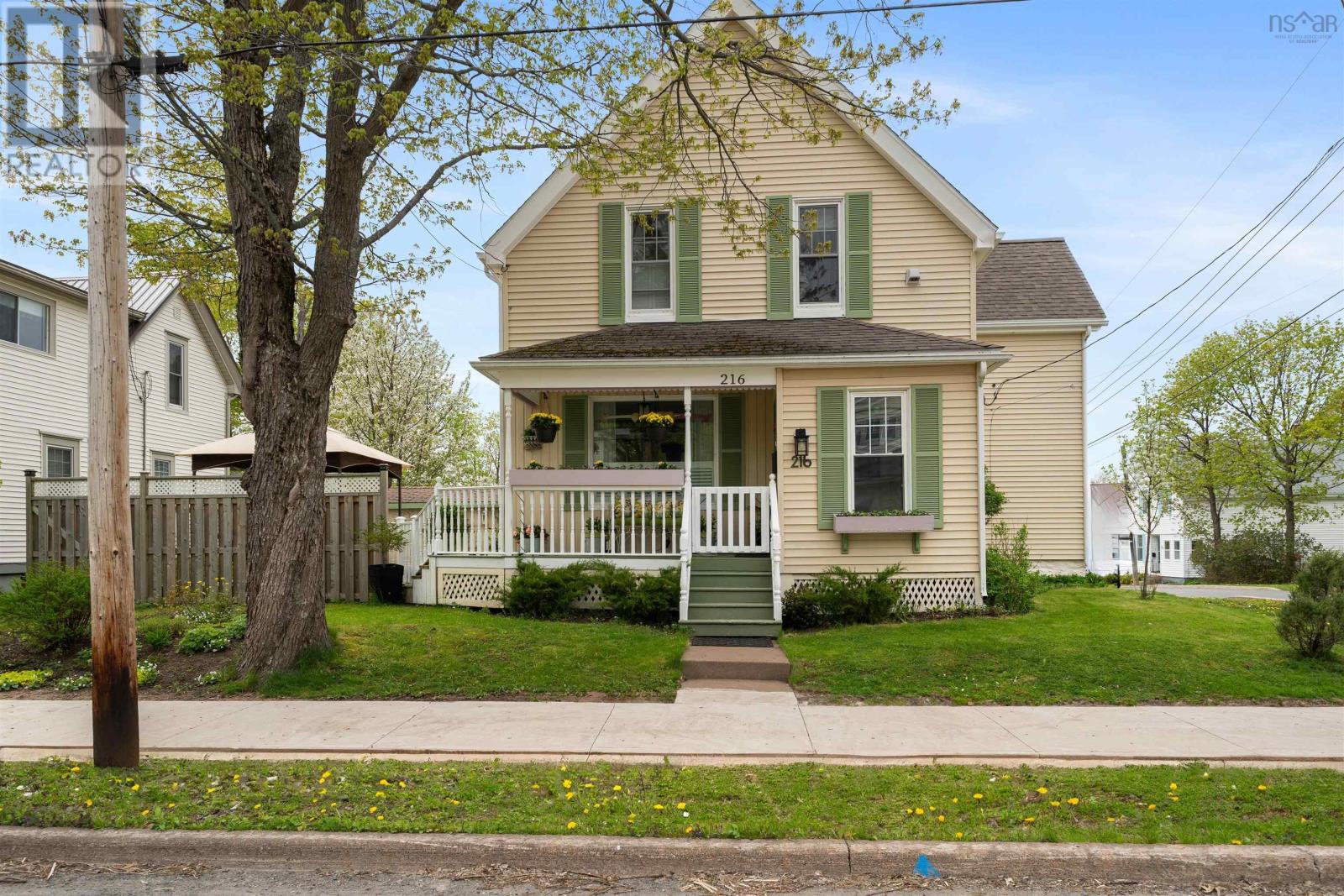 216 Brookside Ave, New Glasgow, NS B2H 3E5