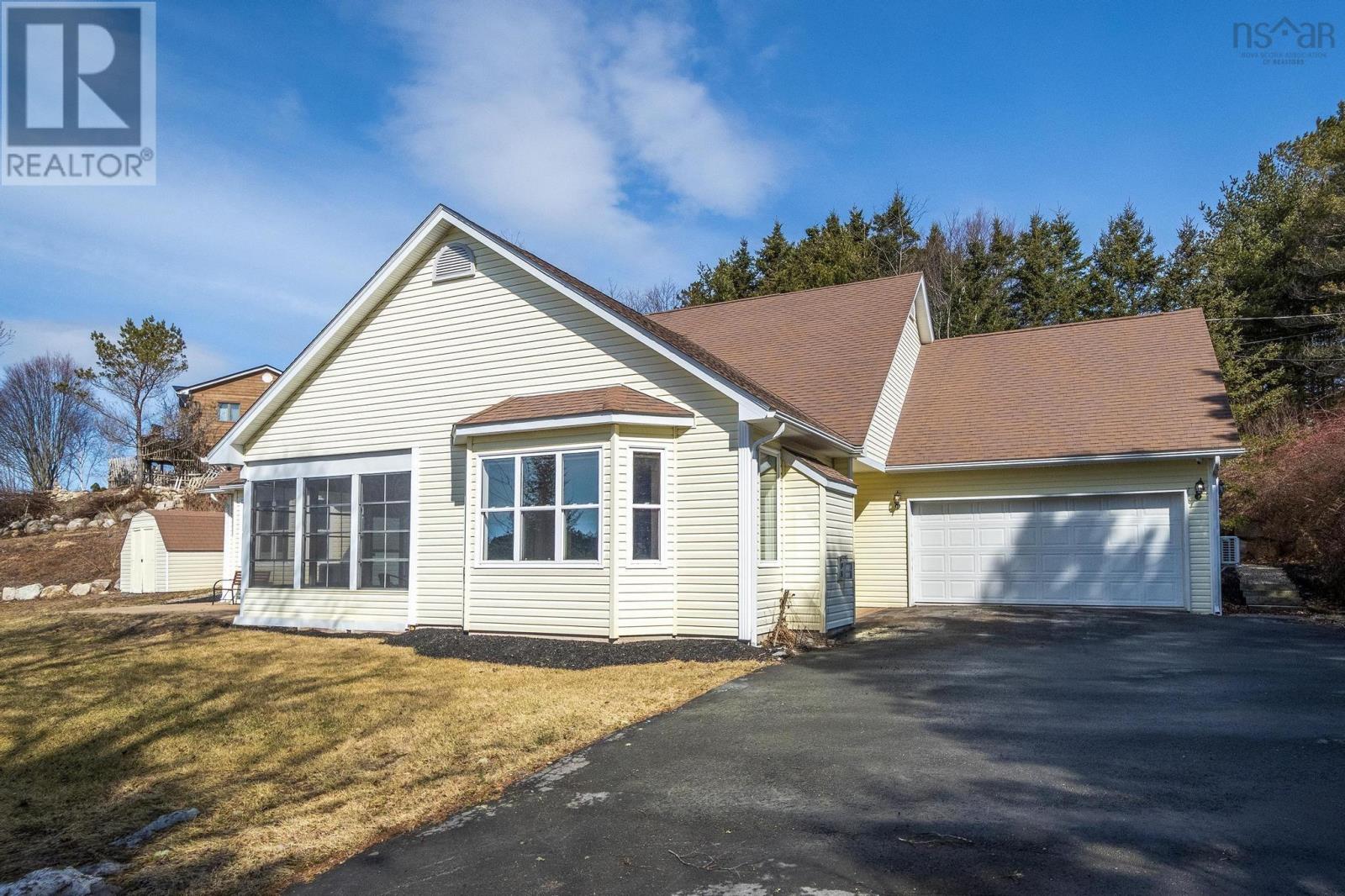 13434 Peggys Cove Rd, Upper Tantallon, NS B3Z 2J2