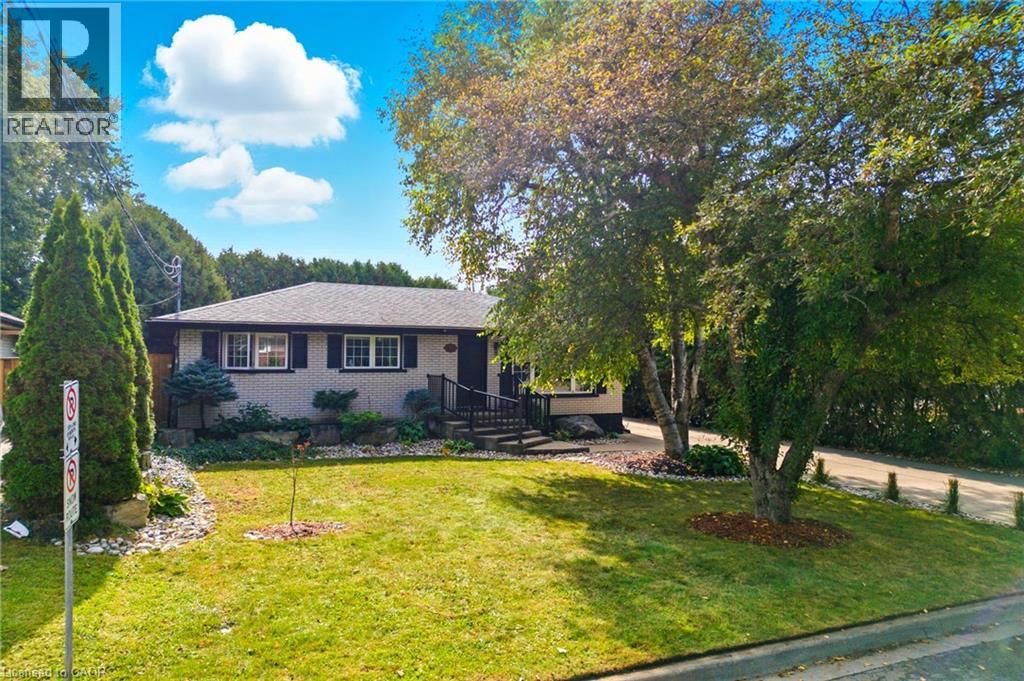 31 Varadi Ave, Brantford, ON N3R 3N2