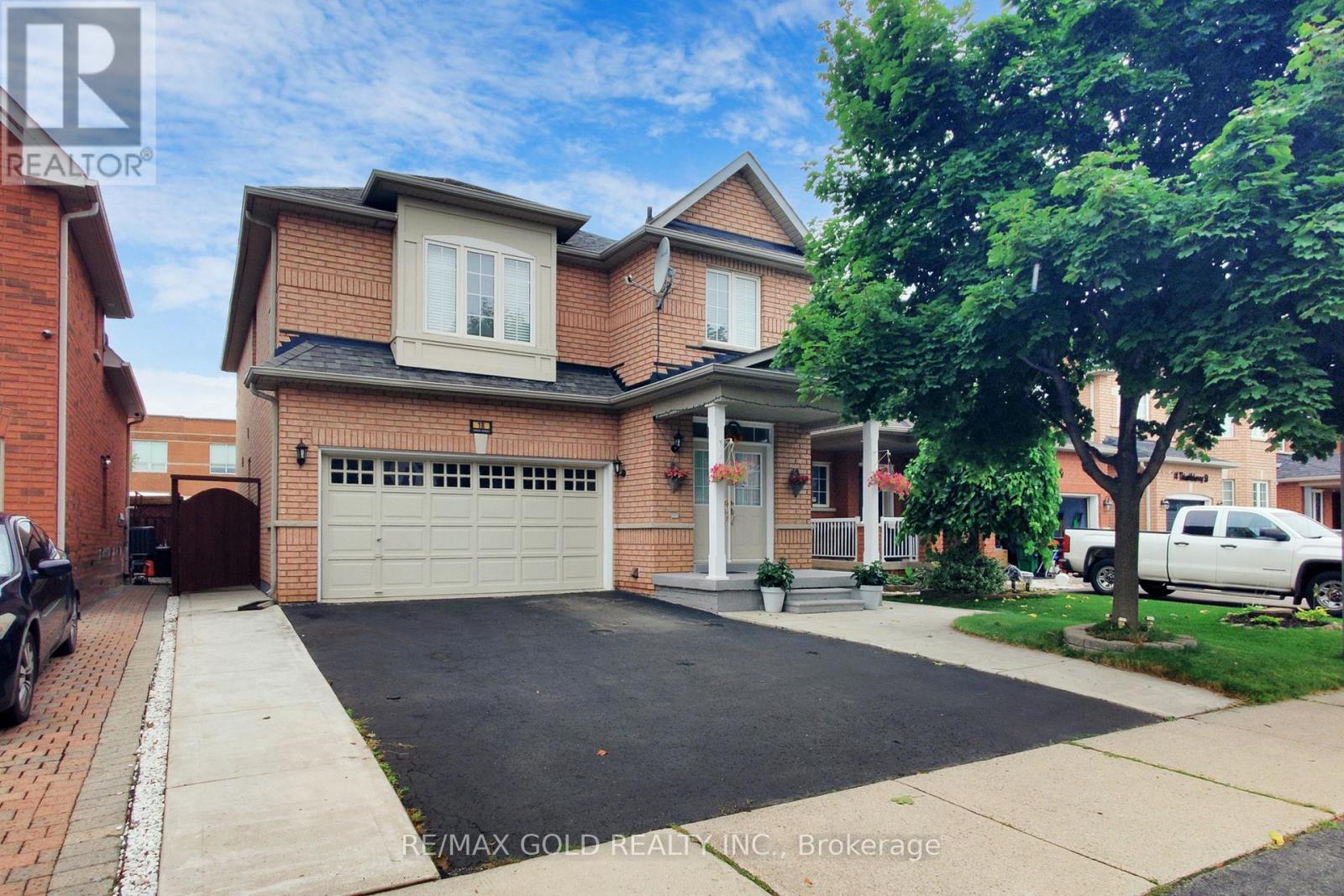 18 Thimbleberry St, Brampton, ON L7A 3L3