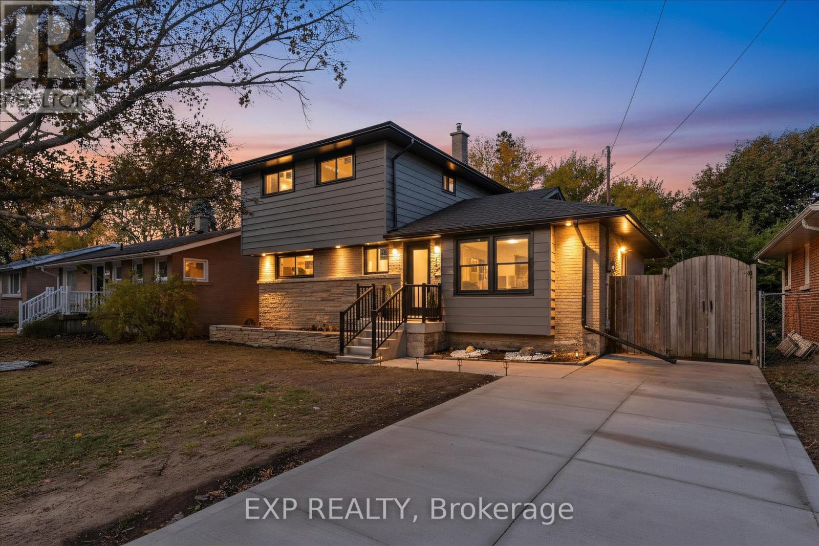 39 Grandfield St, Hamilton, ON L8T 2H1