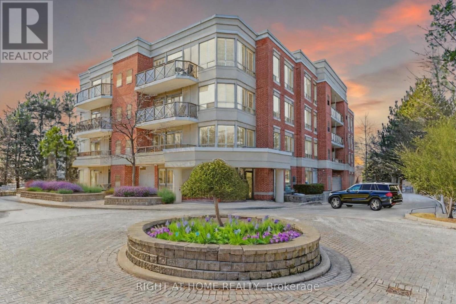208 801 Lawrence Ave E, Toronto, ON M3C 3W2