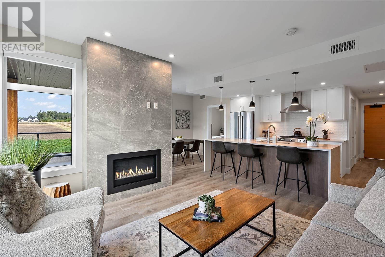 2520 Hackett Cres Unit 201 Cres, Central Saanich, BC V8M 0B9
