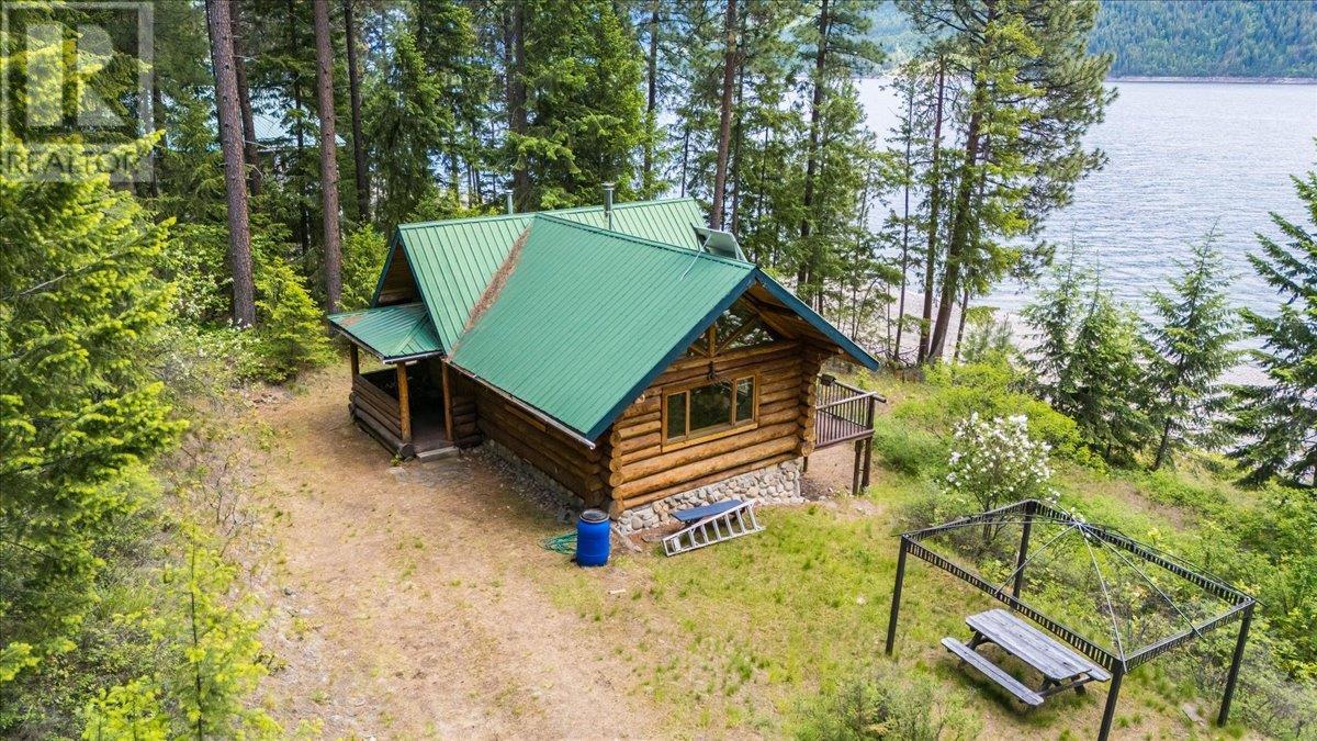 7650 Broadwater Rd, Deer Park, BC V1N 4V8