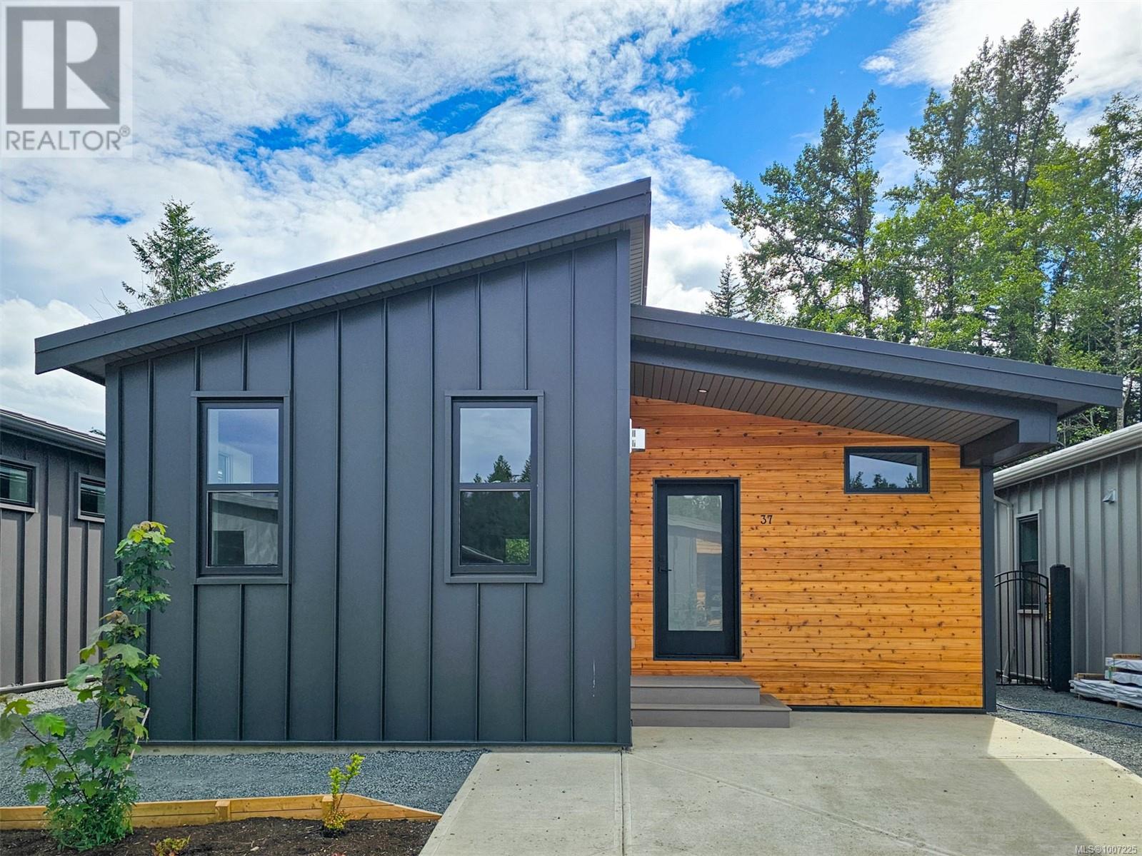 3025 Royston Rd Unit 37 Rd, Cumberland, BC V0R 1S0