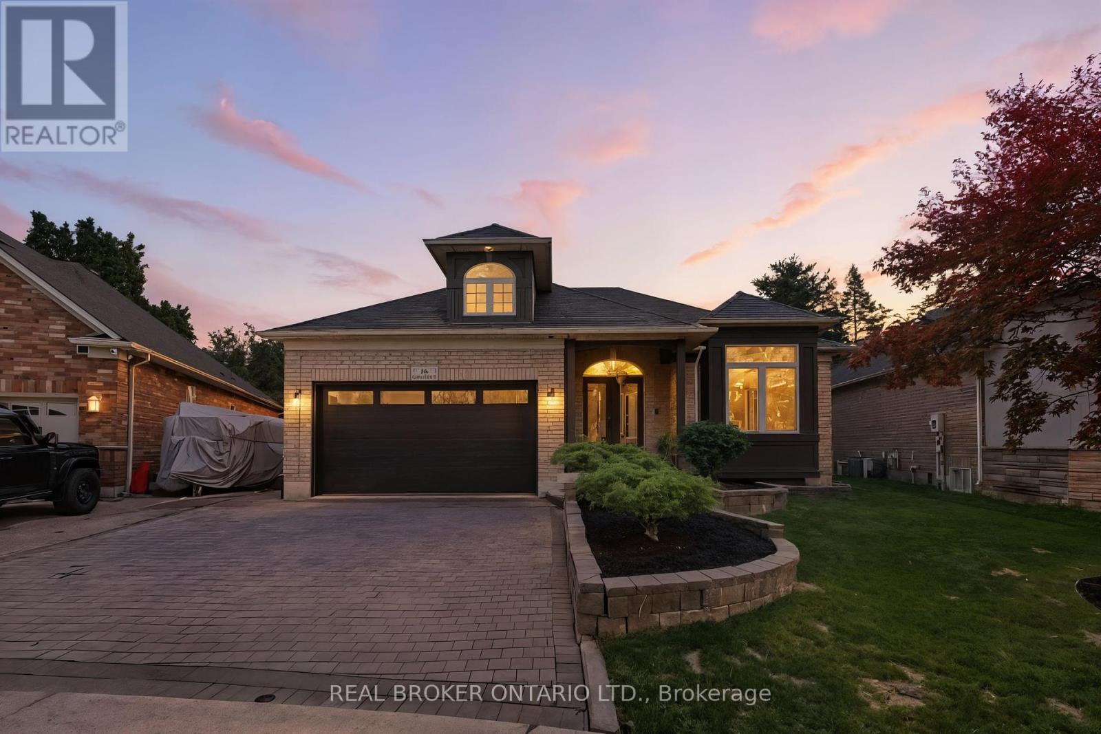 16 Casson Ln, Brantford, ON N3R 7Z4