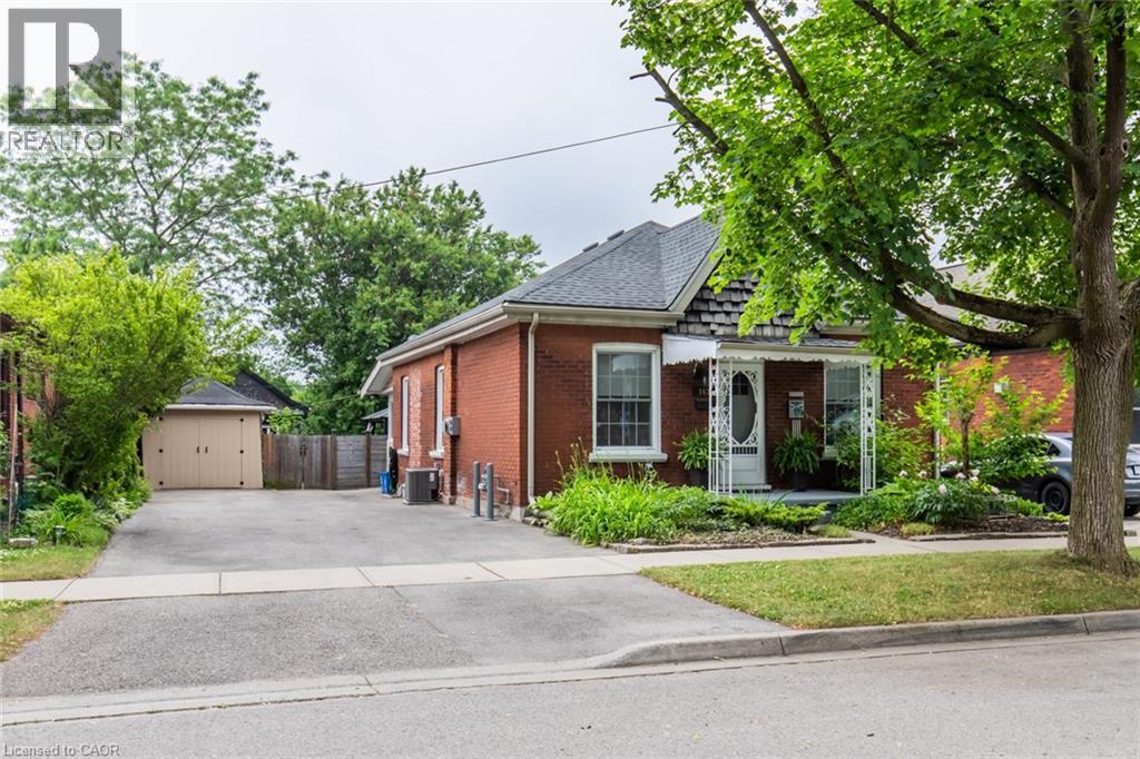 163 Campbell St, Brantford, ON N3S 5B4