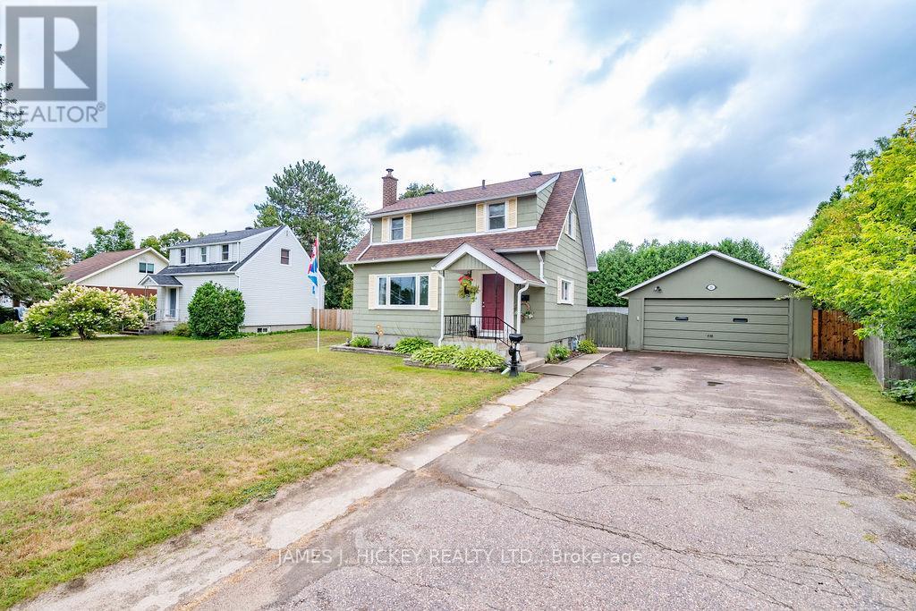 25 Laurentian St, Deep River, ON K0J 1P0