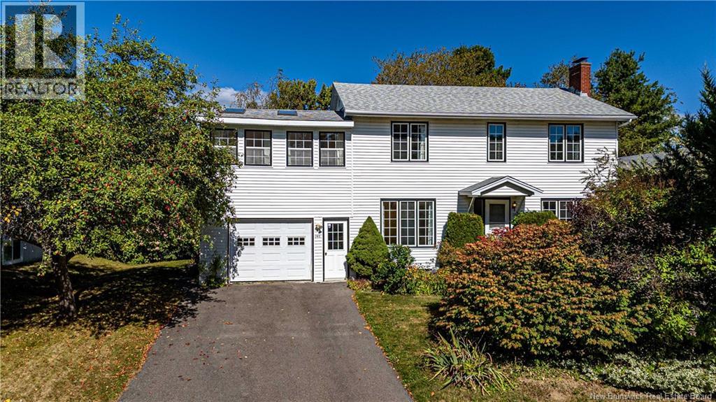 140 Surrey Cres, Fredericton, NB E3B 4L3