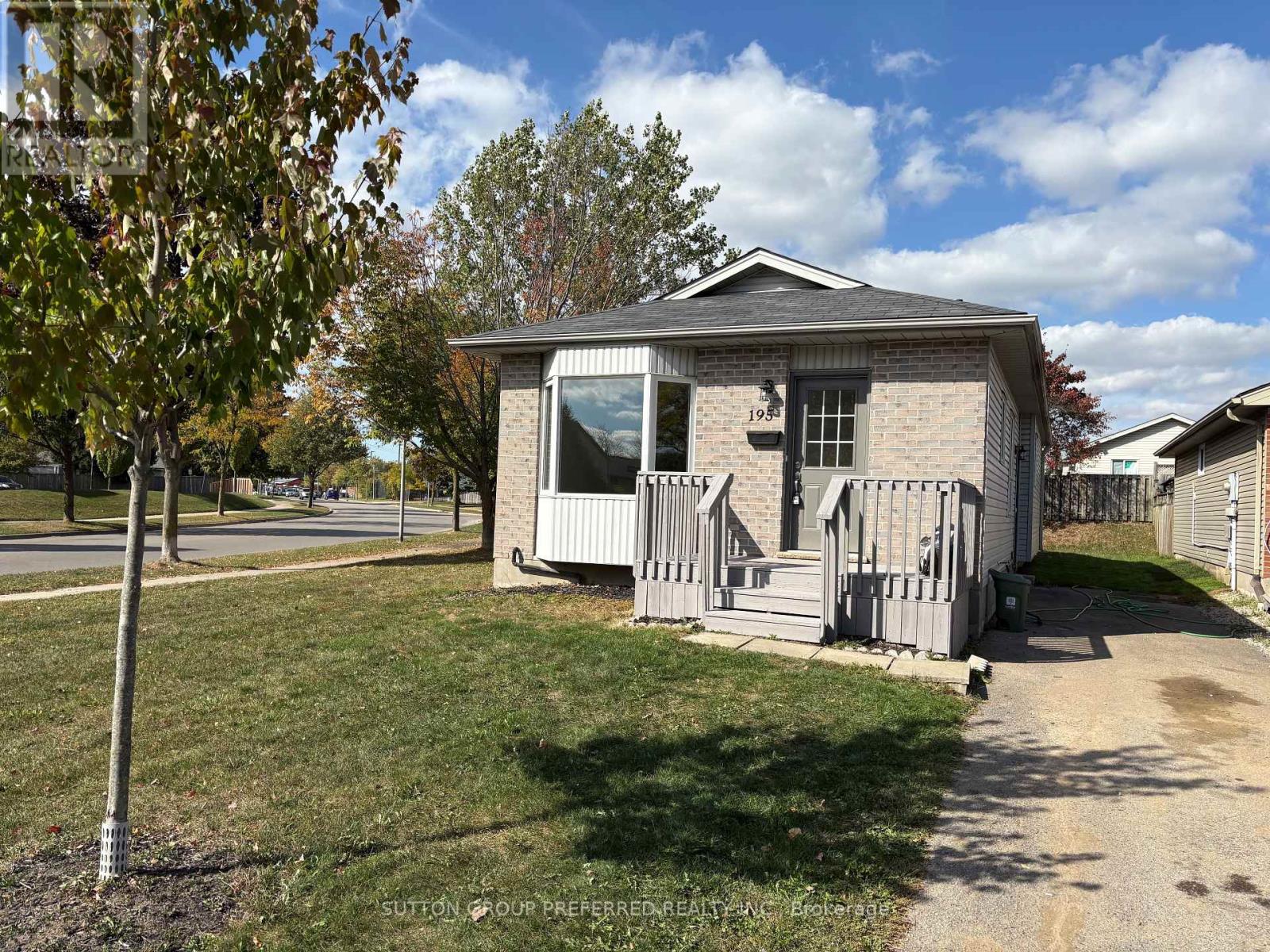 195 Simpson Cres, London, ON N5V 5E1