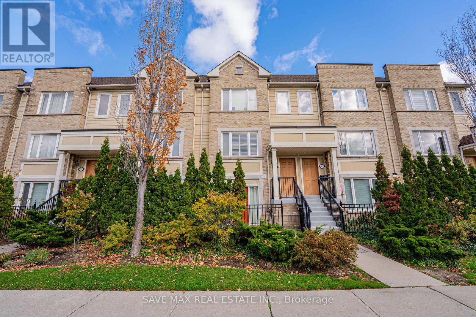 35 4965 Southampton Dr, Mississauga, ON L5M 7P9