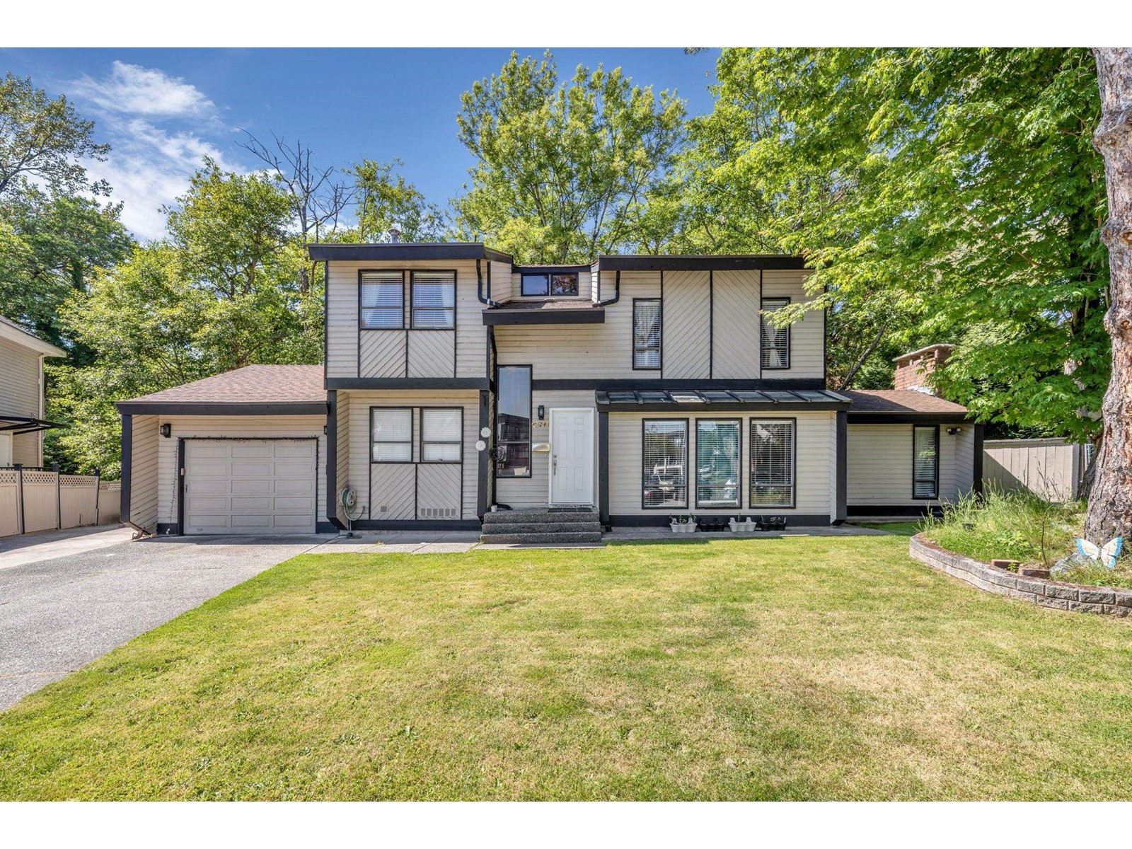 13719 Glen Pl, Surrey, BC V3V 6L5