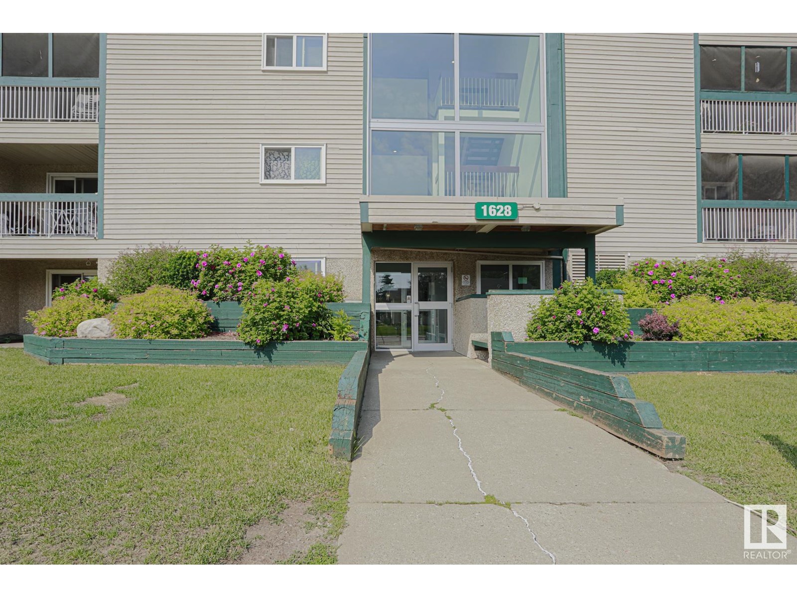 1628 48 Street Northwest #112, Edmonton, AB T6L 5P2