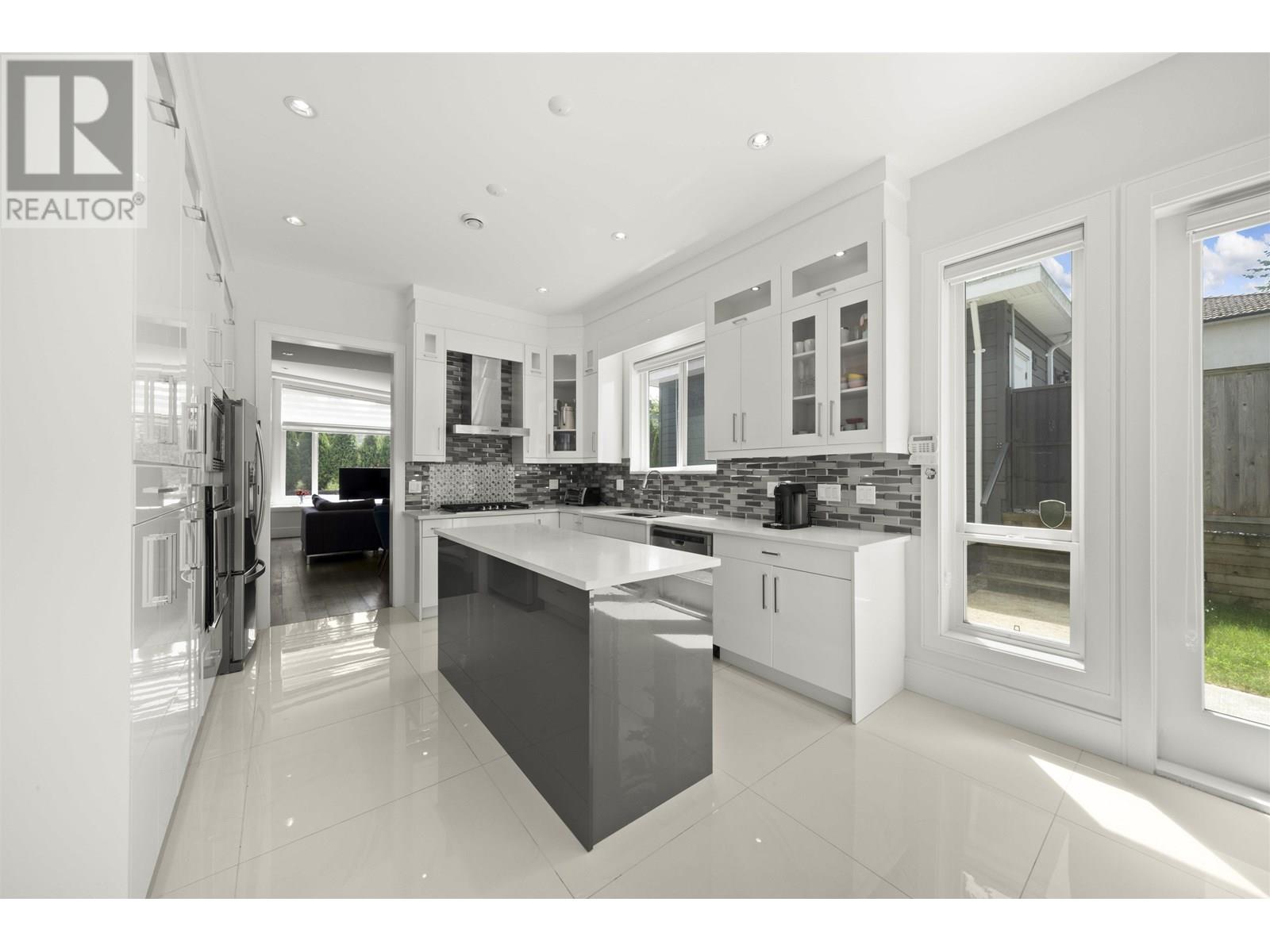 7697 Ulster St, Burnaby, BC V5E 2G1