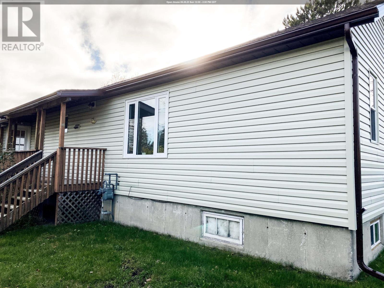 11 Pugsley St, Red Lake, ON P0V 2M0