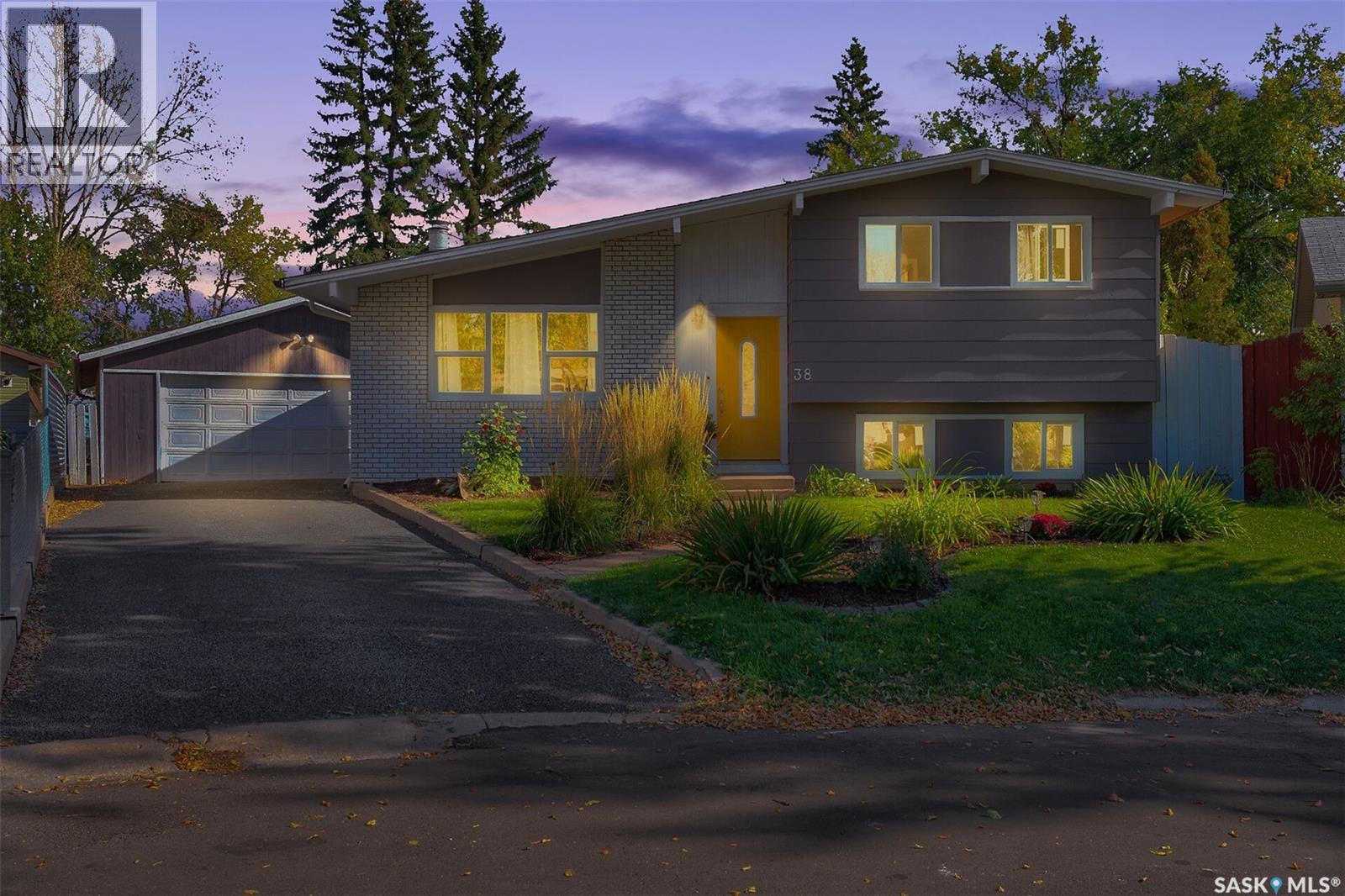38 Anticknap Bay, Regina, SK S4N 4G6