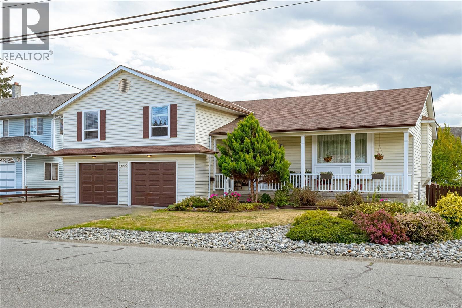 3220 Moorfield Rd, Duncan, BC V9L 4A9
