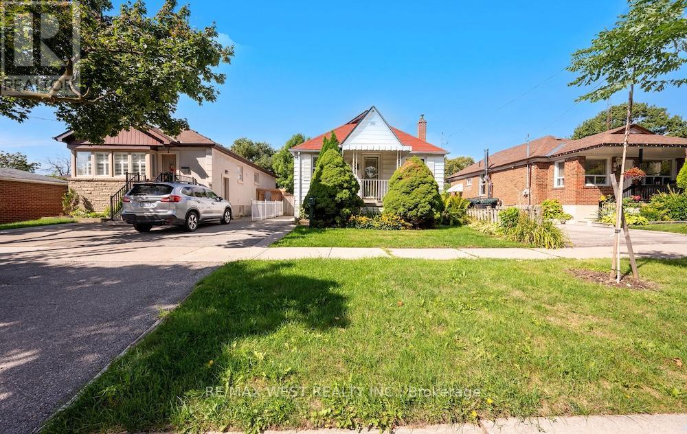 6 Robindale Ave, Toronto, ON M8W 4A9