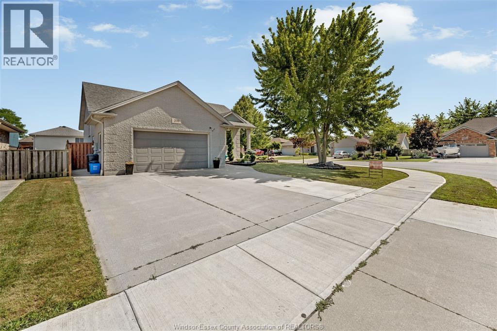 208 Brien Ave W, Essex, ON N8M 2Z5