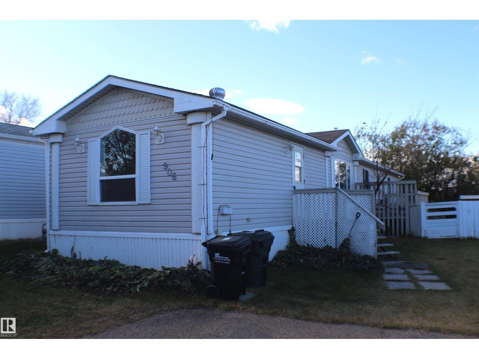 906 Jubilee Cl, Sherwood Park, AB T8H 2G3
