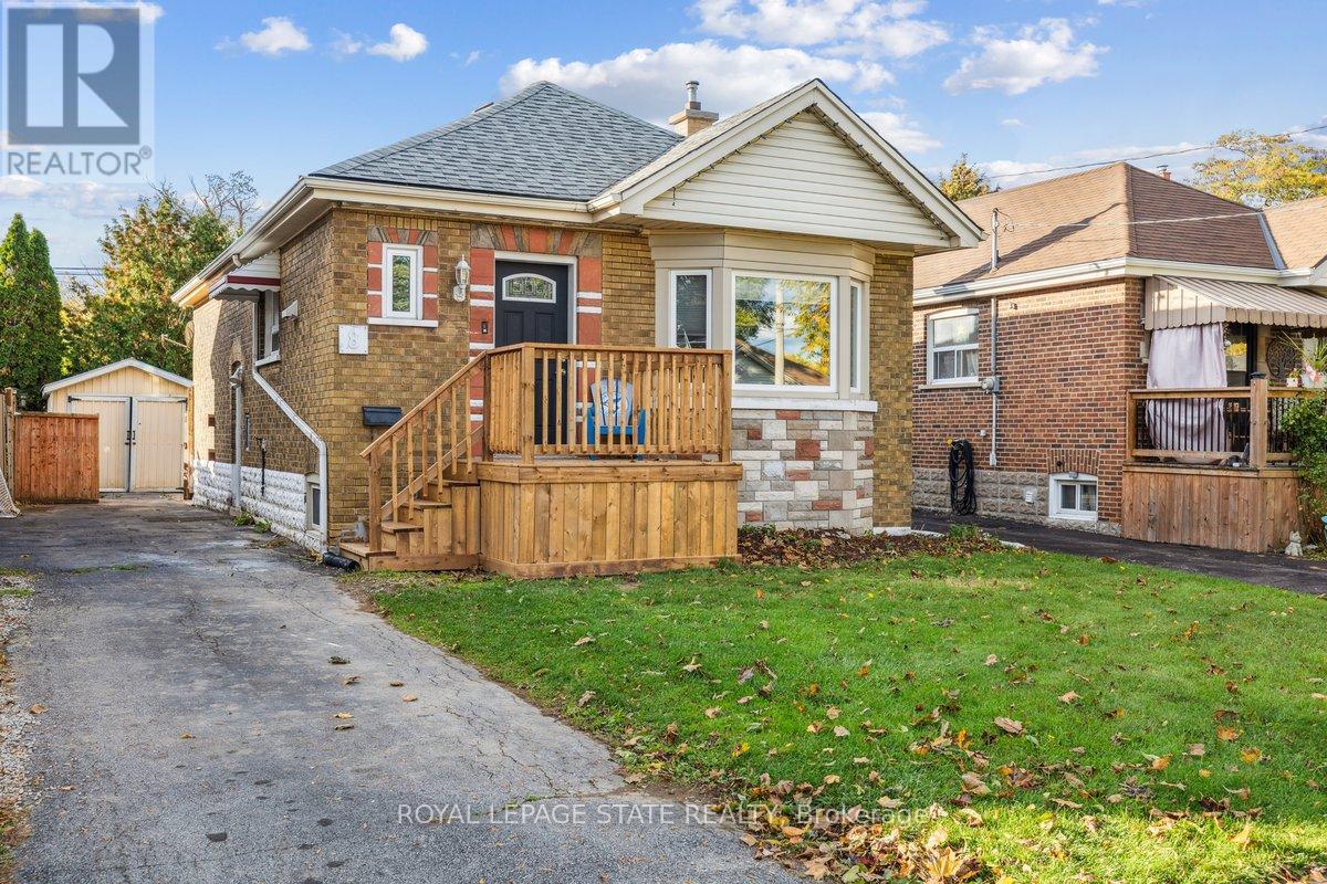 8 Wavell Ave, Hamilton, ON L9A 2T2