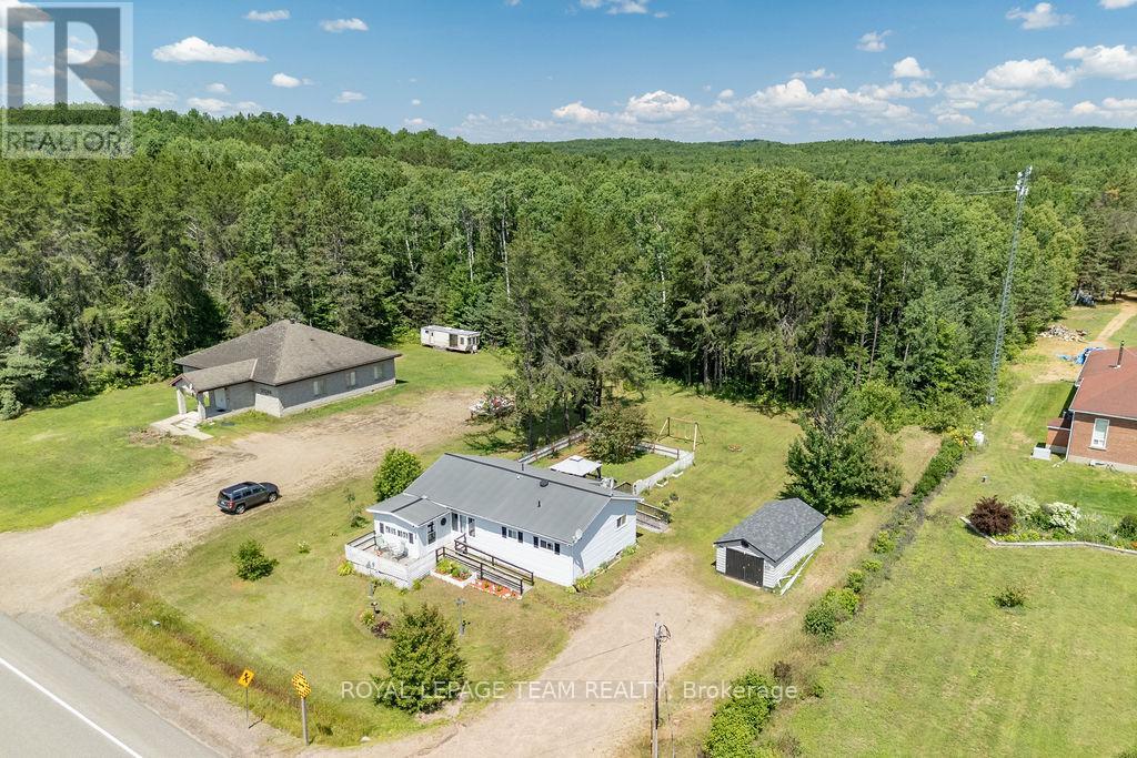 25280 Highway 60 Hwy, South Algonquin, ON K0J 2C0