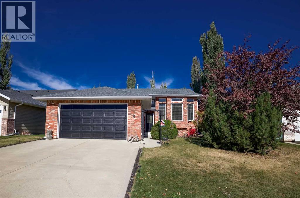 6 Royal Cres, Lacombe, AB T4L 2H7