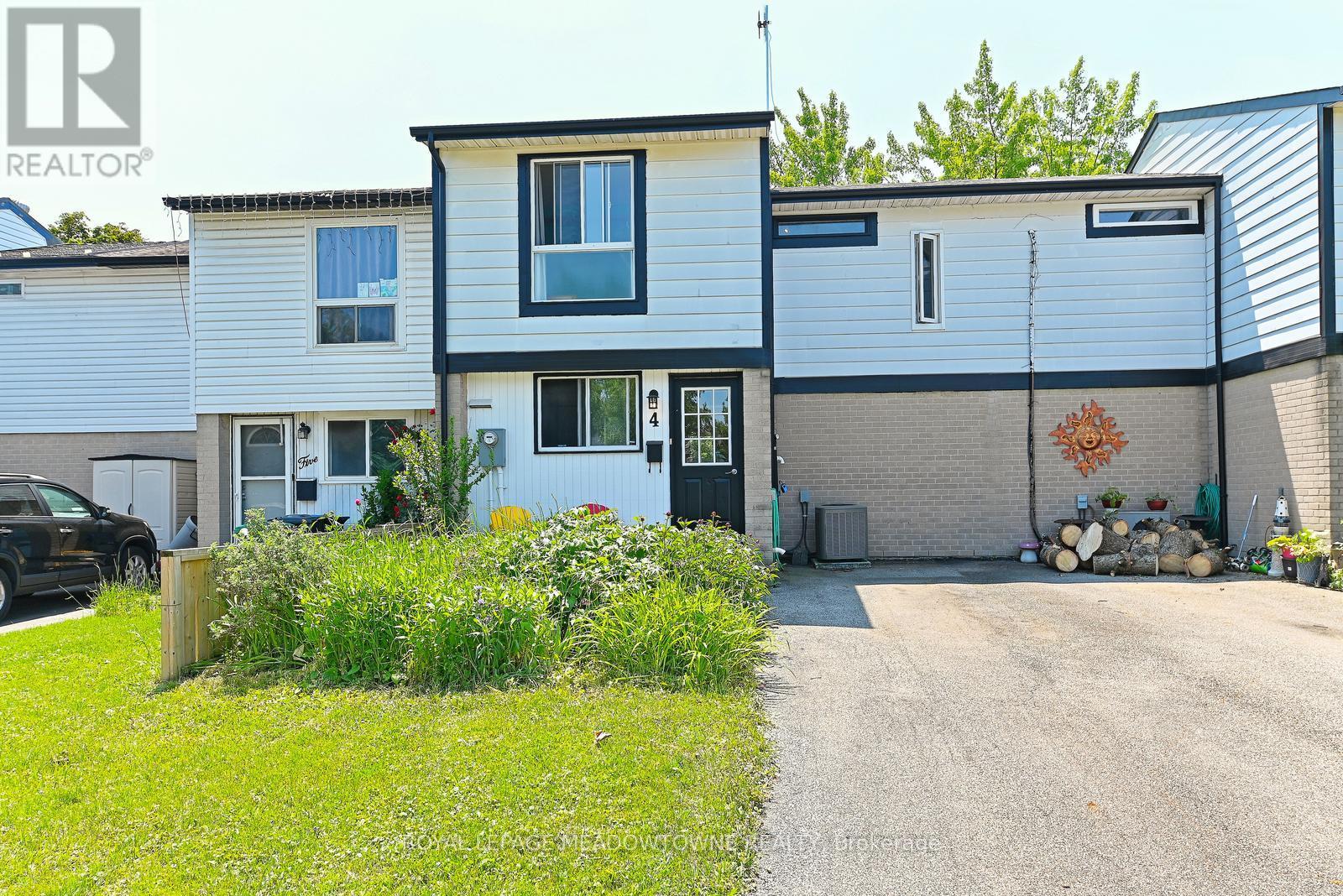 4 Greenfield Sq, Brampton, ON L6S 2J3