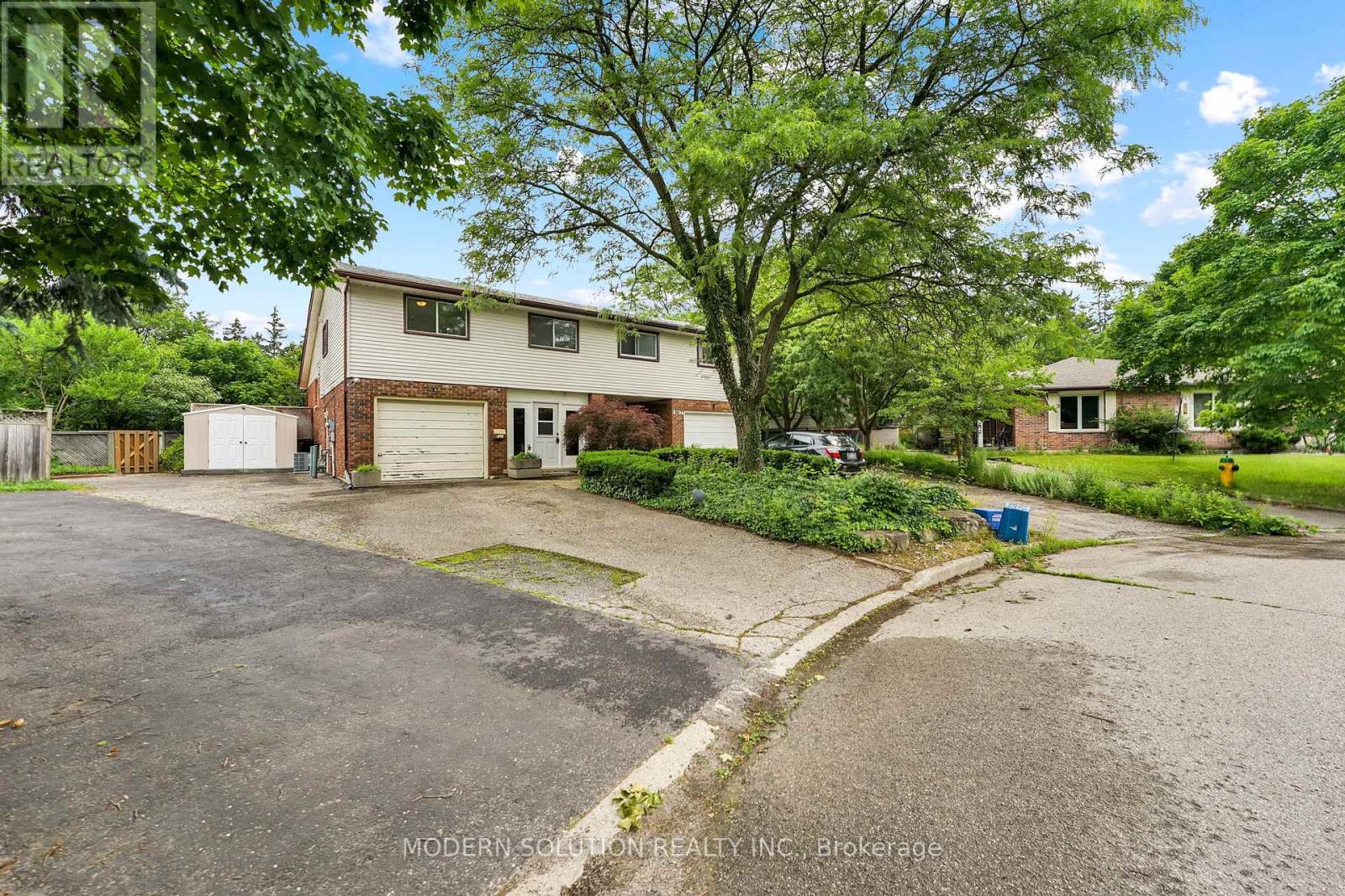 370 Churchill Ct #a, Waterloo, ON N2L 6B4