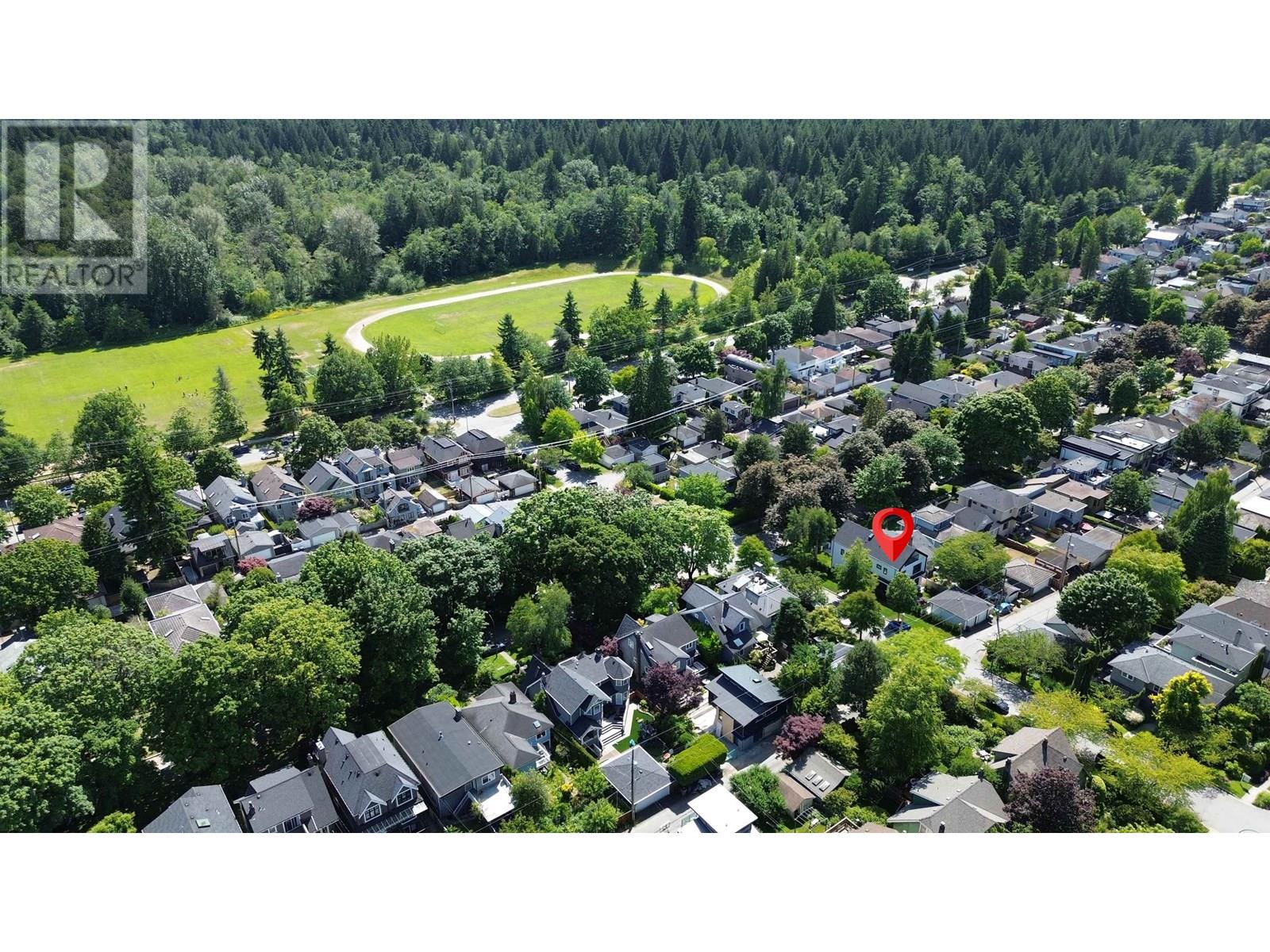 3075 Courtenay St, Vancouver, BC V6R 3X8