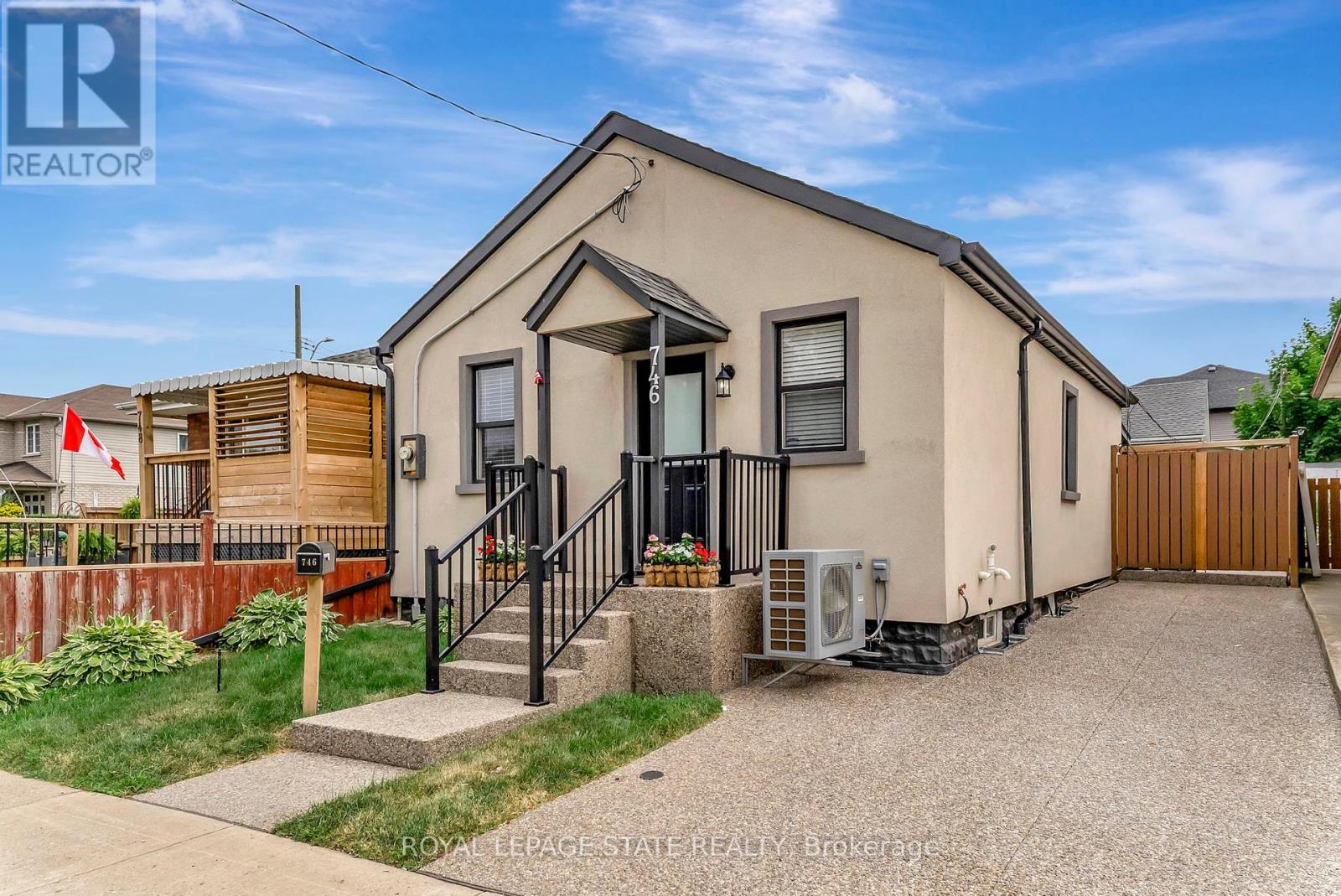 746 Roxborough Ave, Hamilton, ON L8H 1S7