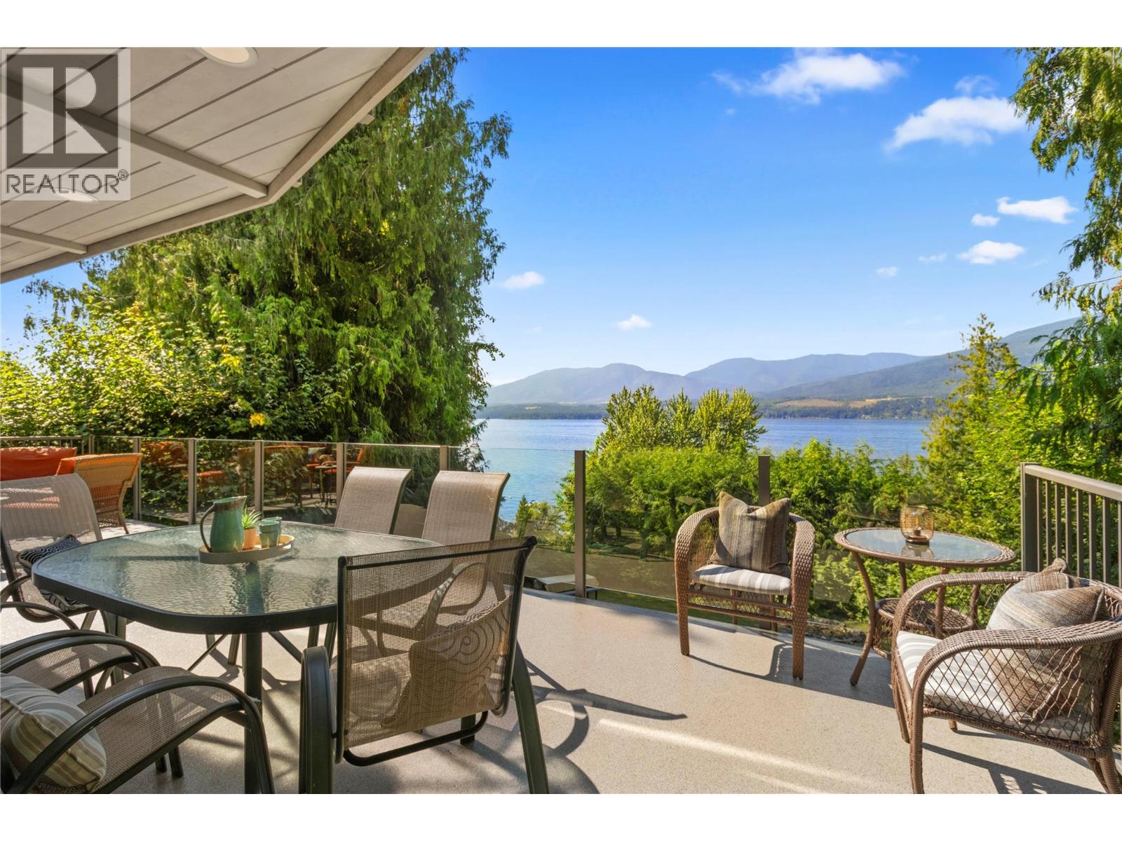 4086 Torry Rd, Eagle Bay, BC V0E 1T0