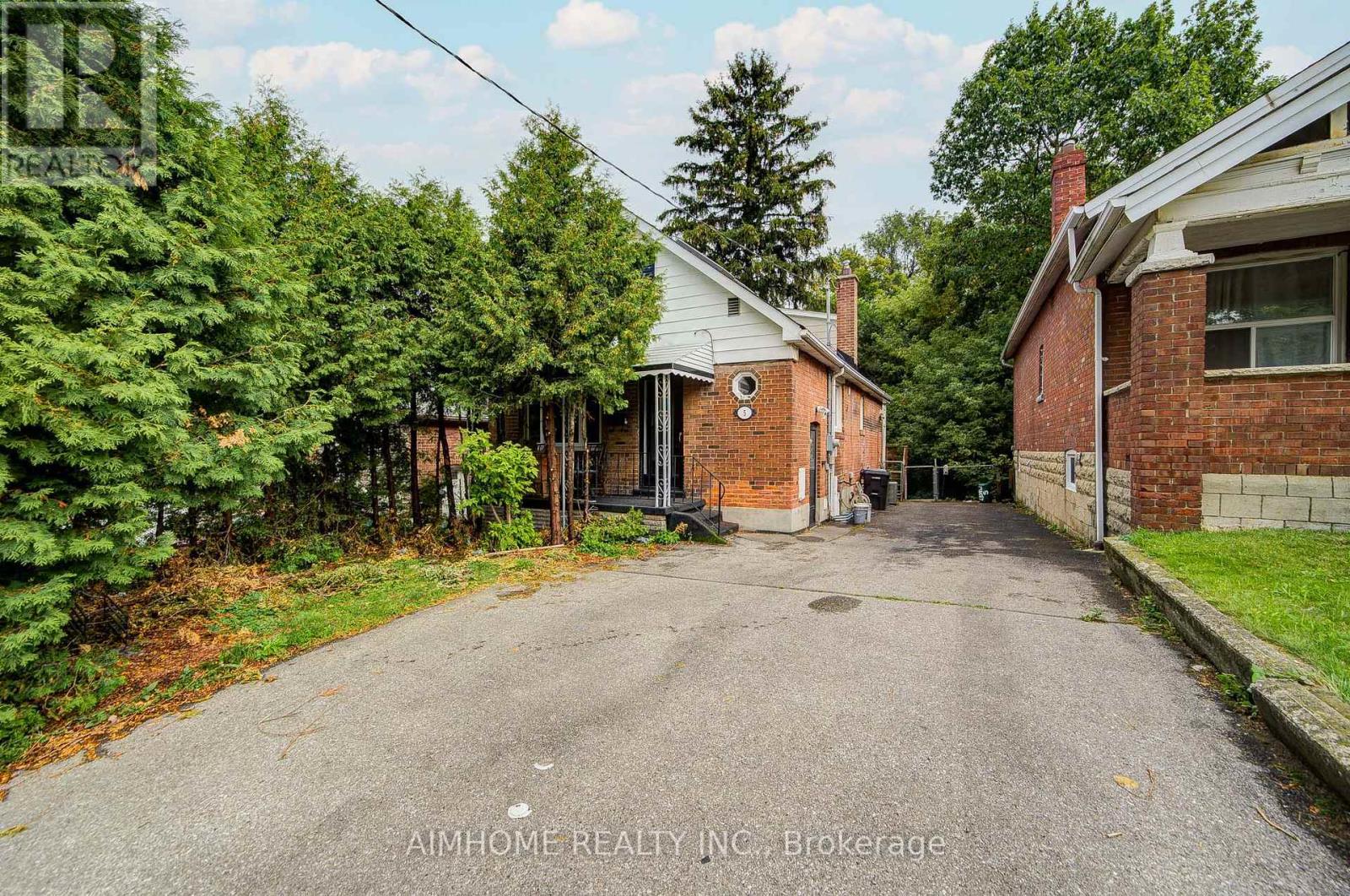 5 Macey Ave, Toronto Oakridge, ON M1L 2T6