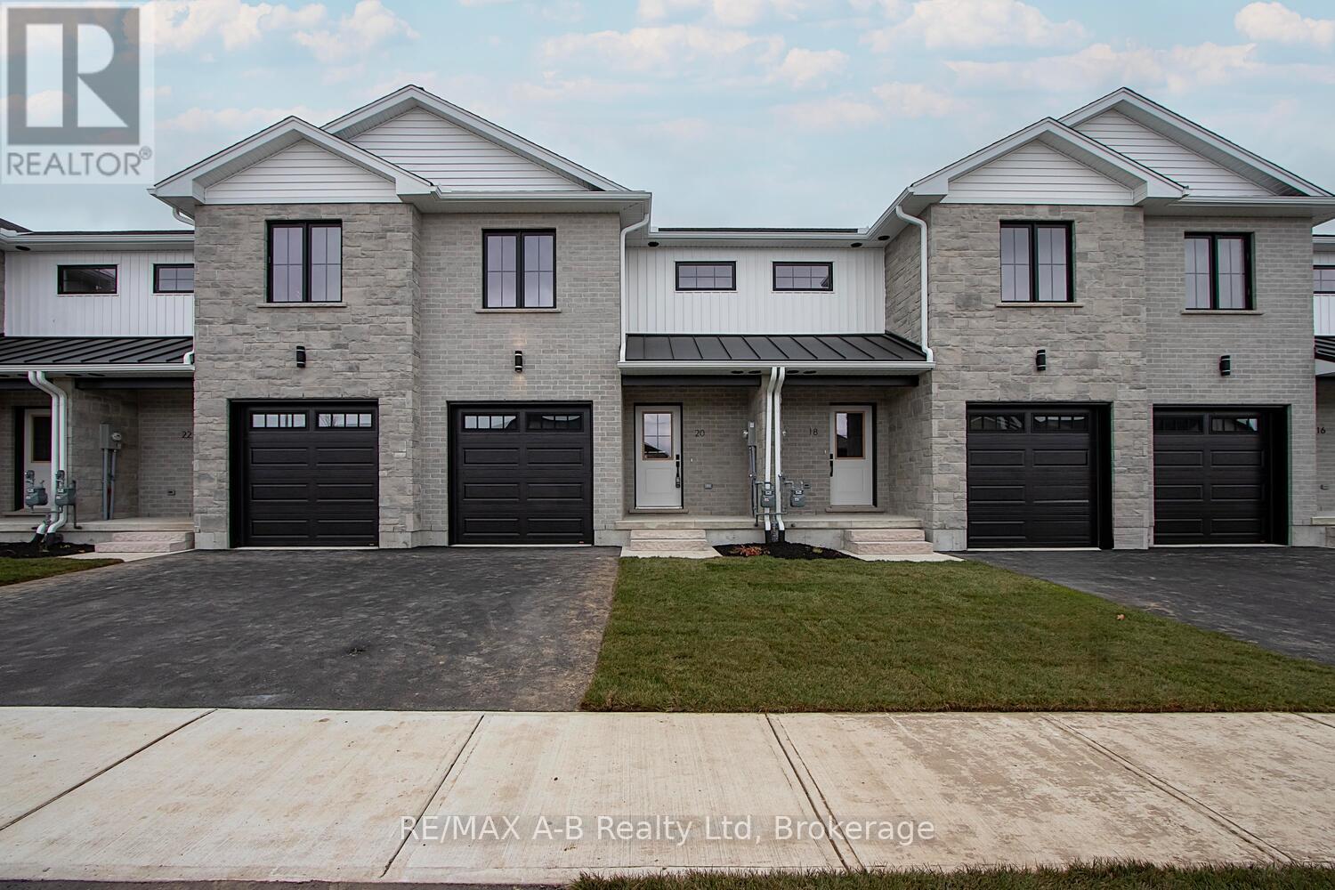 28 Linda Dr, Huron East, ON N0K 1W0