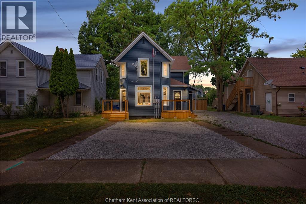 217 Selkirk St, Chatham, ON N7L 1Z3