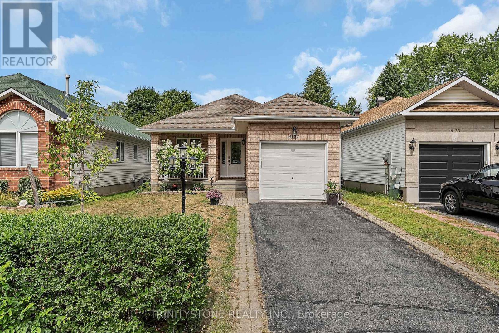 6127 Abbott St E, Ottawa, ON K2S 1V5