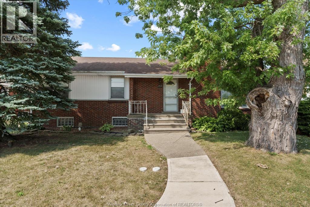 1929 Olive Rd, Windsor, ON N8T 1R4