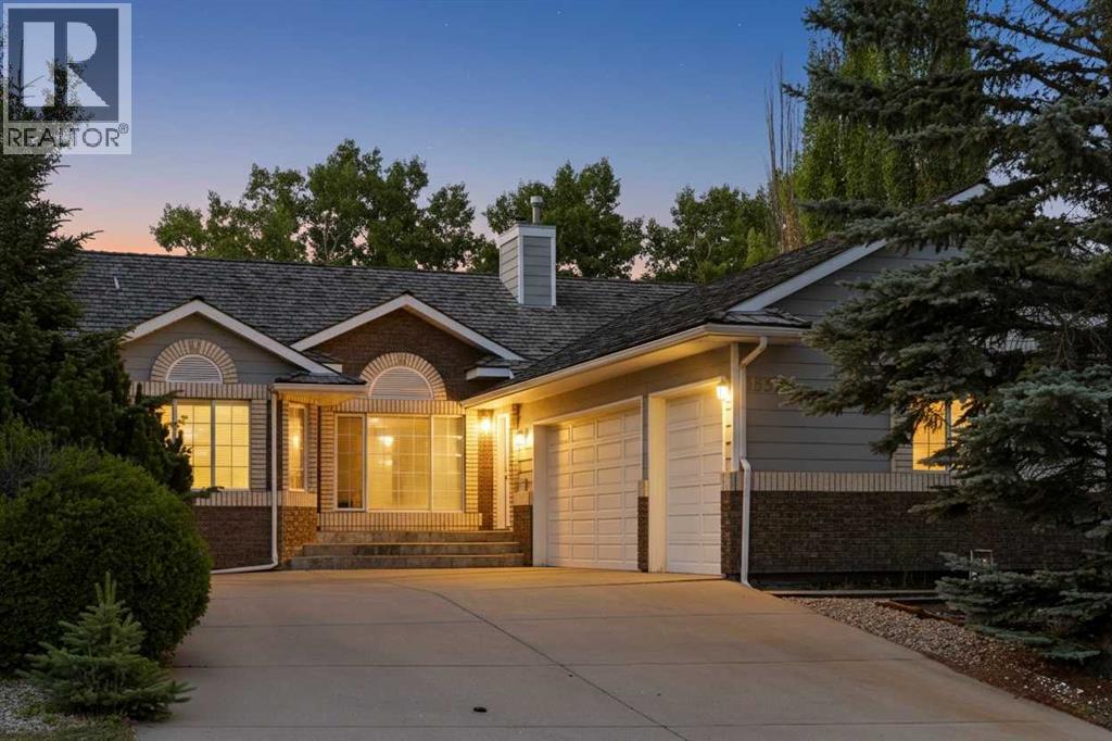1552 Evergreen Hl SW, Calgary, AB T2Y 2R7
