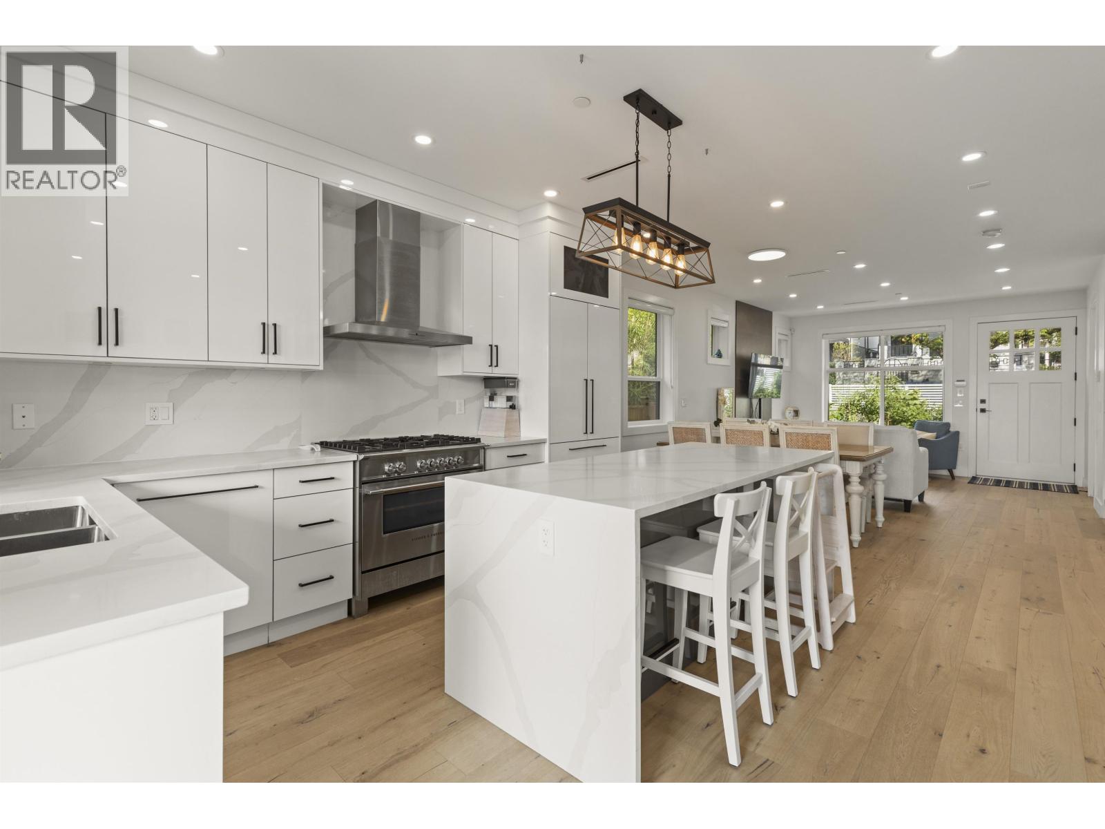 2666 E 6th Ave, Vancouver, BC V5M 1R3