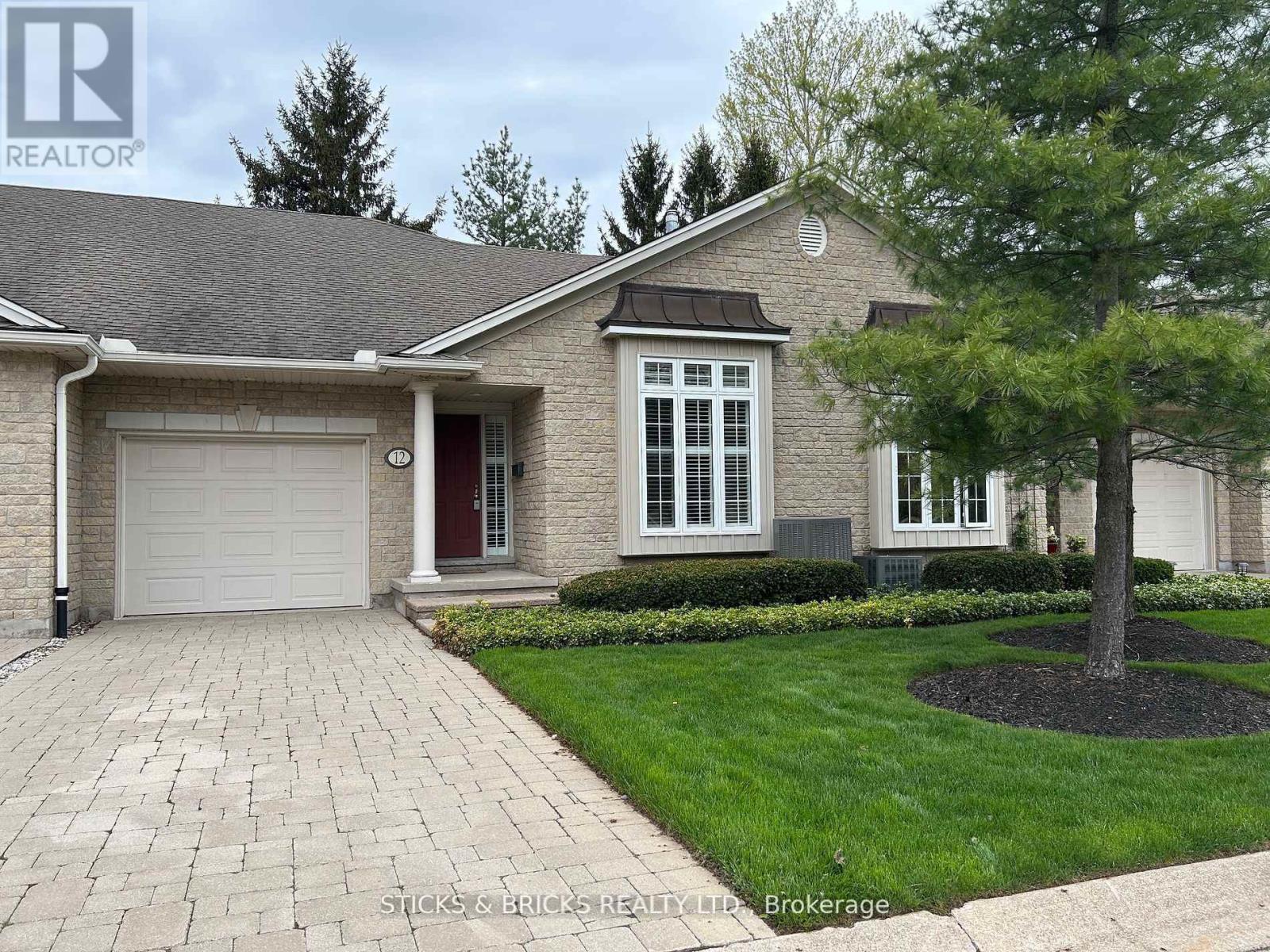 12 3241 Montrose Rd, Niagara Falls, ON L2H 3L3