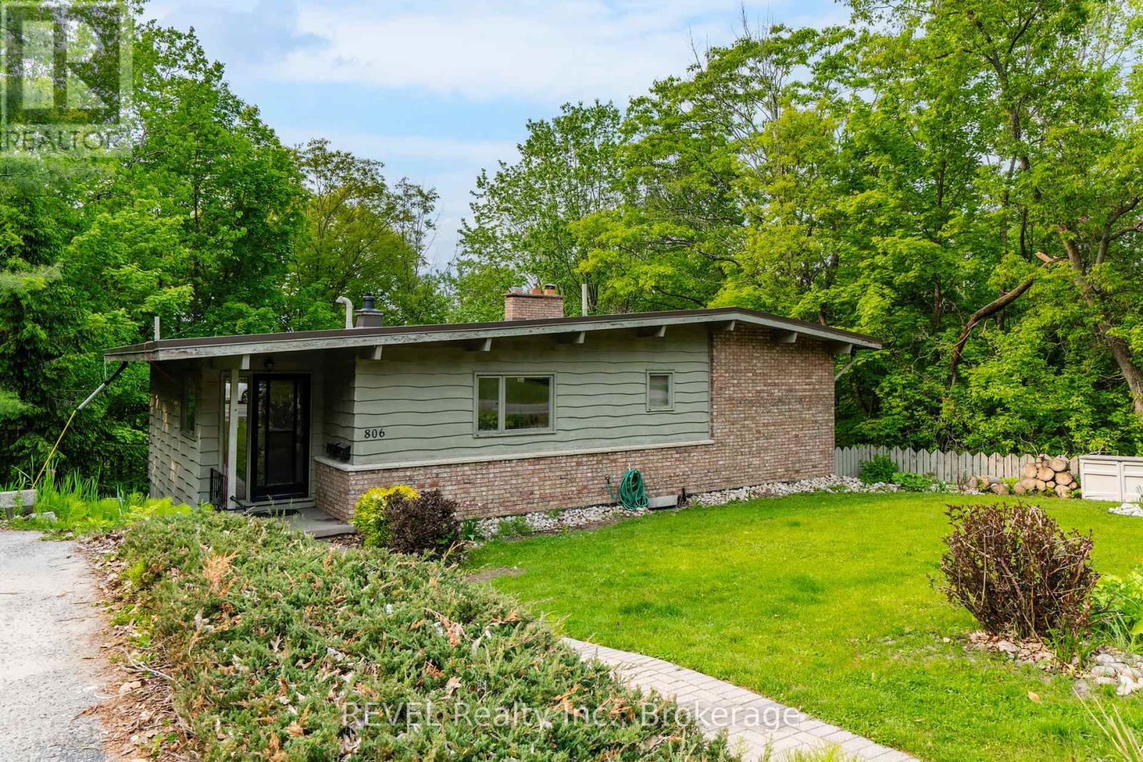806 Victoria St, Midland, ON L4R 1B6