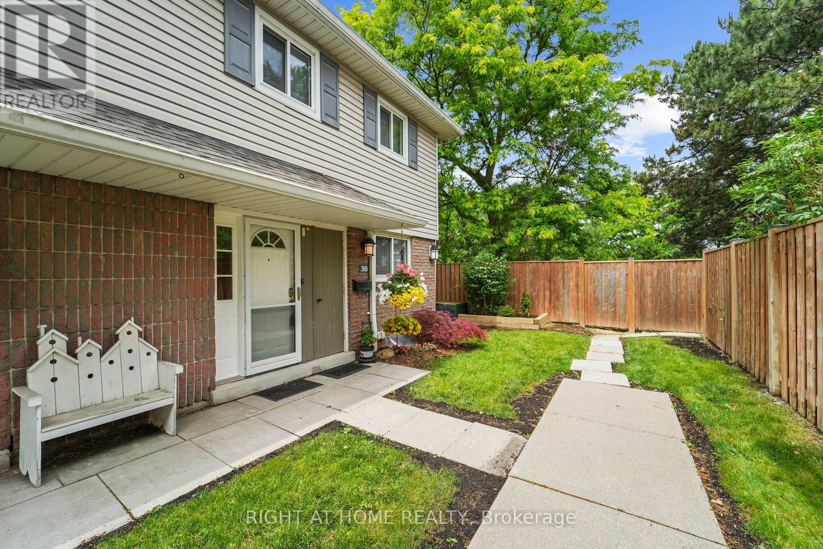 30 Village Ct, Brampton, ON L6W 1A6