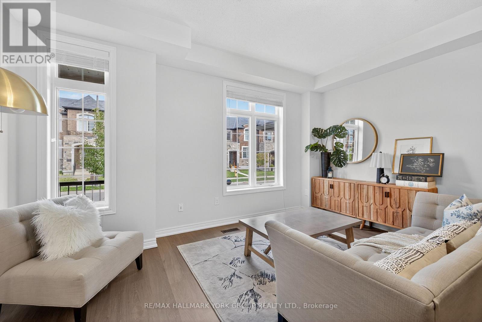 14 Walter Proctor Rd, East Gwillimbury, ON L9N 0L6