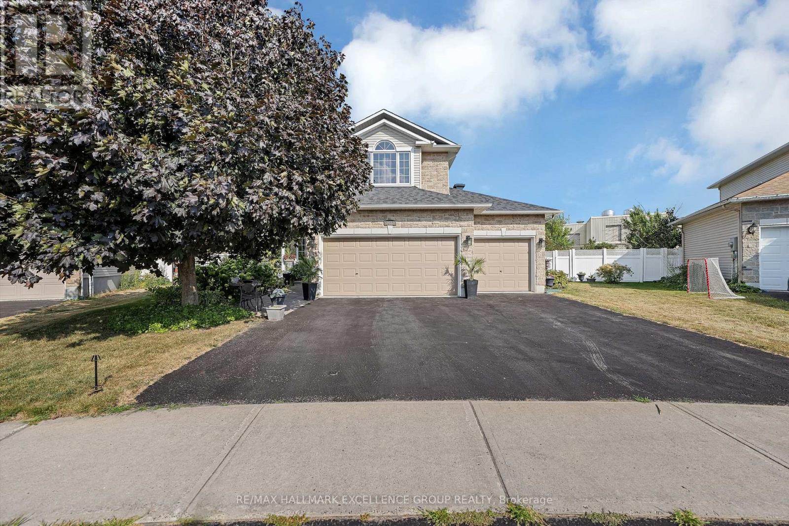 2677 Chamberland St, Clarence-Rockland, ON K4K 0A5
