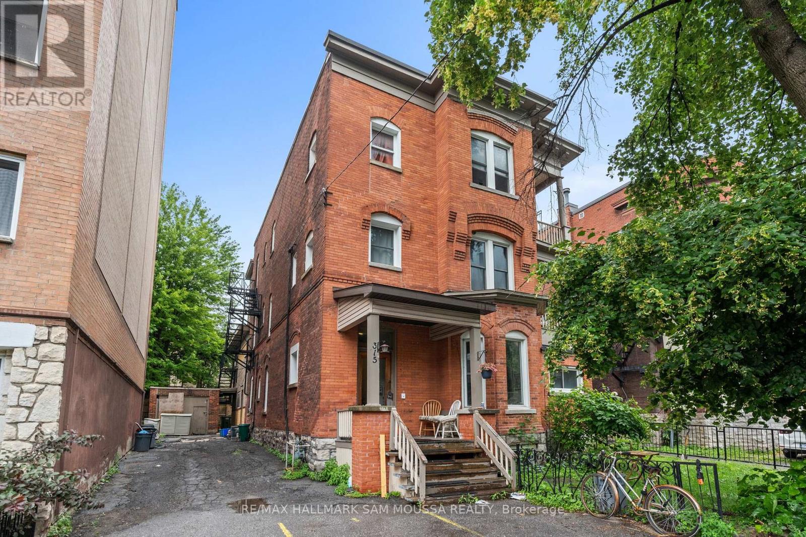 315 Waverley St W, Ottawa, ON K2P 0V9