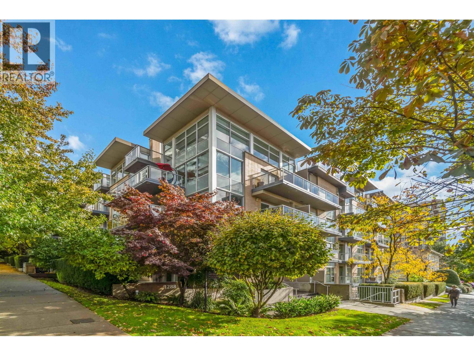 1288 Chesterfield Avenue #ph4, North Vancouver, BC V7M 0B1